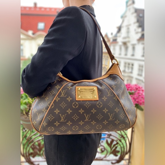Louis Vuitton Handbags - Louis Vuitton monogram Thames GM
